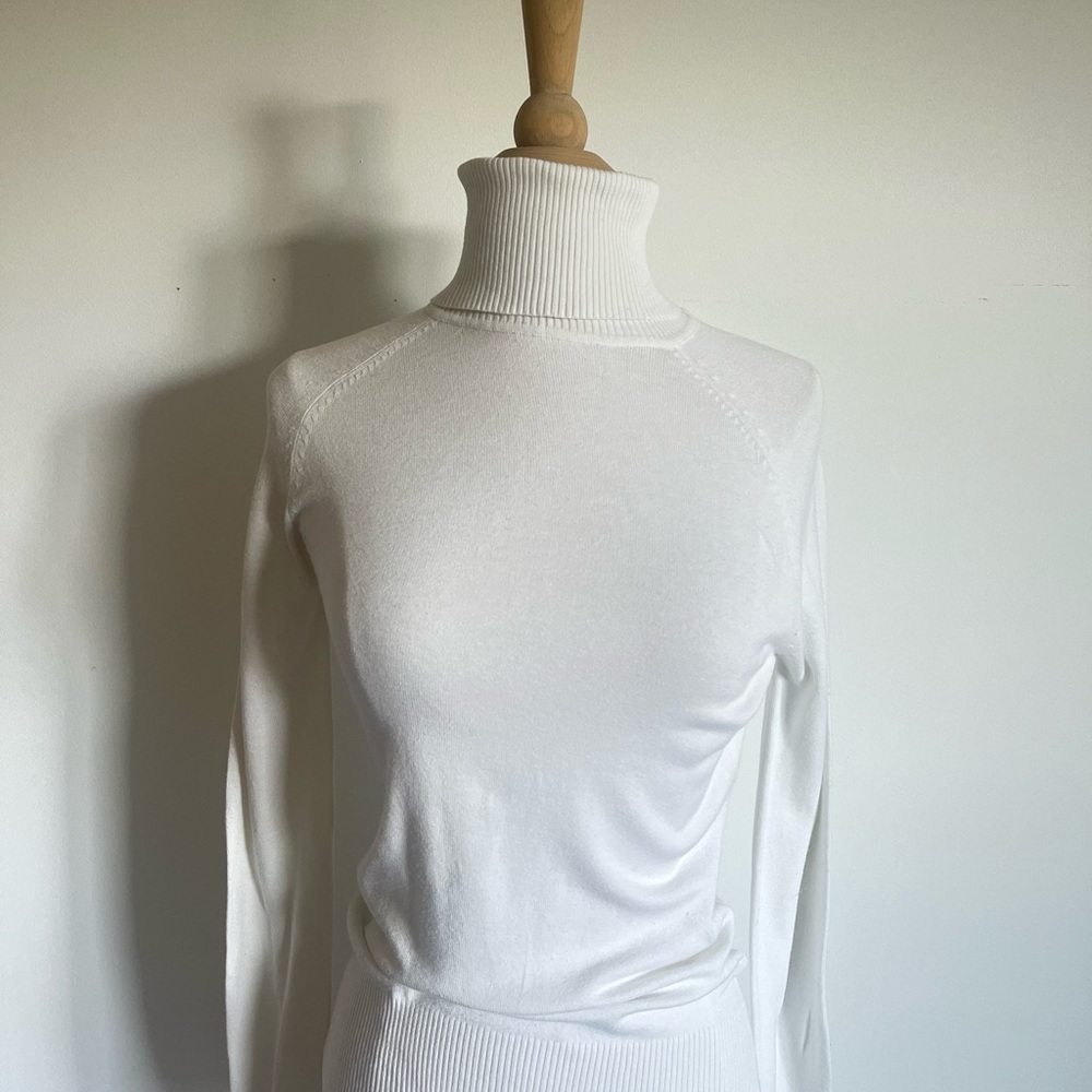 Elisabeth Samuels Women's White Turtleneck Sweater size Medium